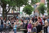 Menschen beim Stadtfest
