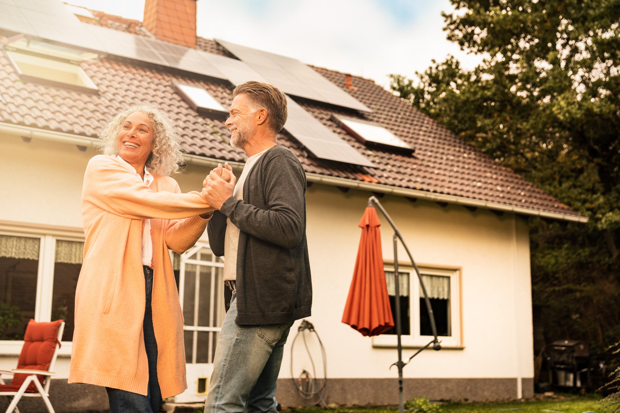 Fink&Fuchs - Kunde: LEA Hessen - Erweiterung Solarkampagne (Shooting Eigenheim) 25.10.2023 - ©markusfeger.de/Fink&Fuchs Fink&Fuchs - Kunde: LEA Hessen - Erweiterung Solarkampagne (Shooting Eigenheim) 25.10.2023 - ©markusfeger.de/Fink&Fuchs