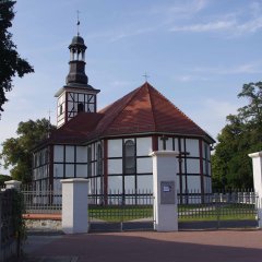Die Kirche Bischof und Märtyrer St. Stanislaw in Jelcz-Laskowice.