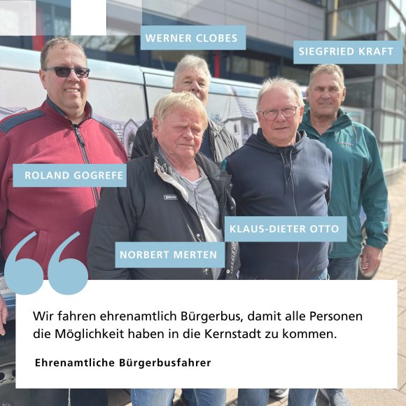 Fünf Männer vor dem Bürgerbus