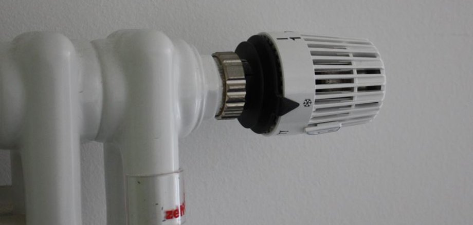 Thermostatventile helfen, die Zimmertemperatur geregelt anzupassen.  