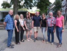 8 Personen, 4 davon Sicherheitsberater