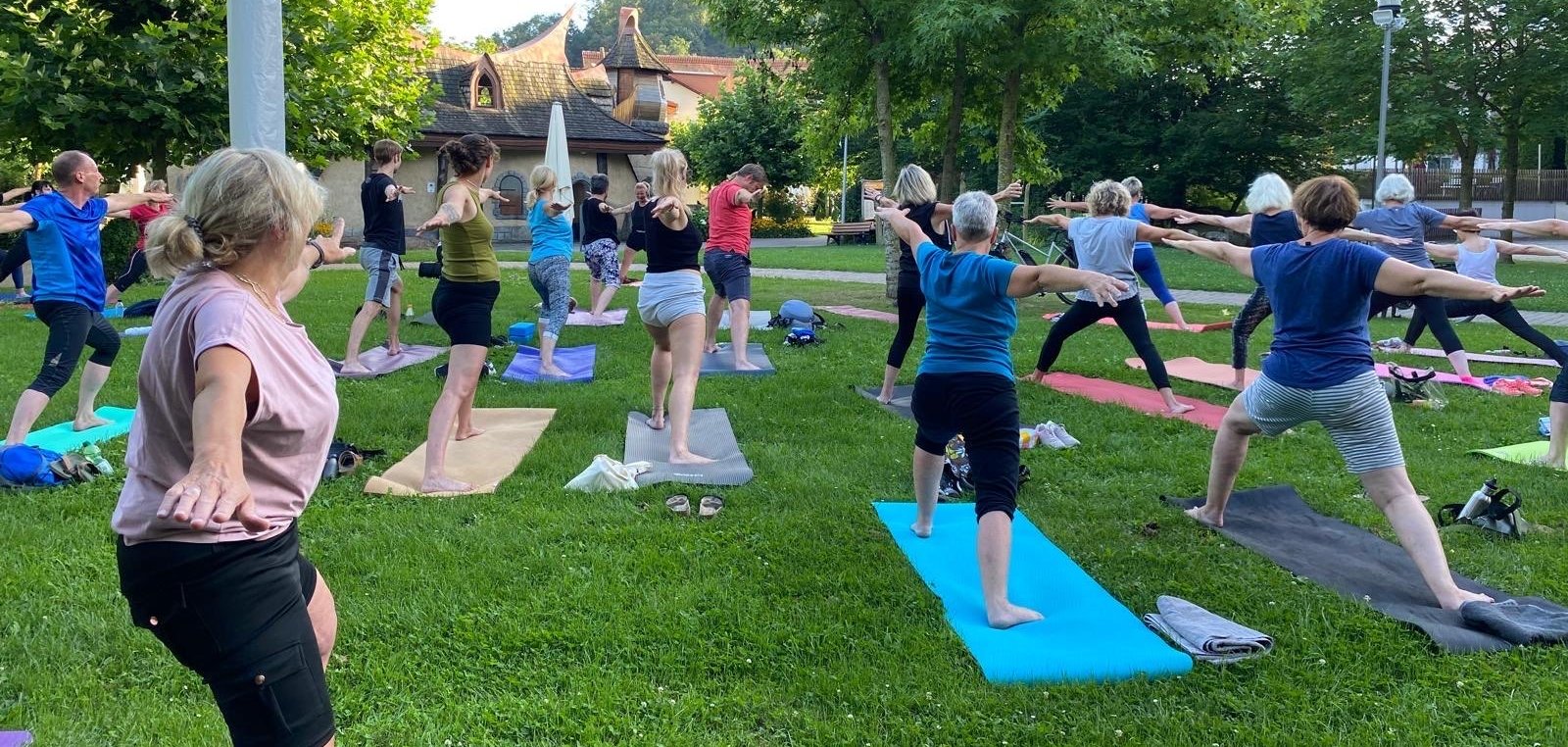 Yogis im Stadtpark