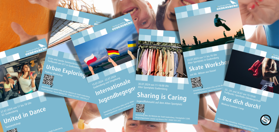 Jugendliche und Plakate mit Angeboten