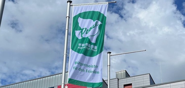 Flagge vor dem Gudensberger Rathaus