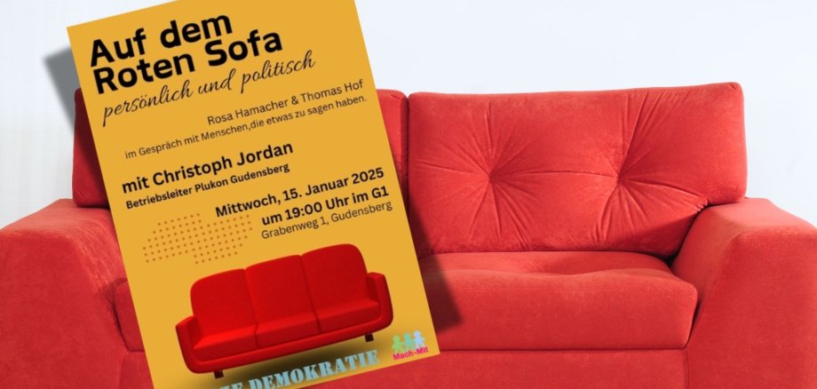 rotes Sofa und ein Plakat